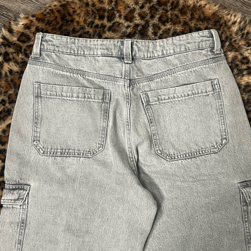 H&M Light Gray Washed Wide Leg Cargo Jeans - Picture 5 of 7